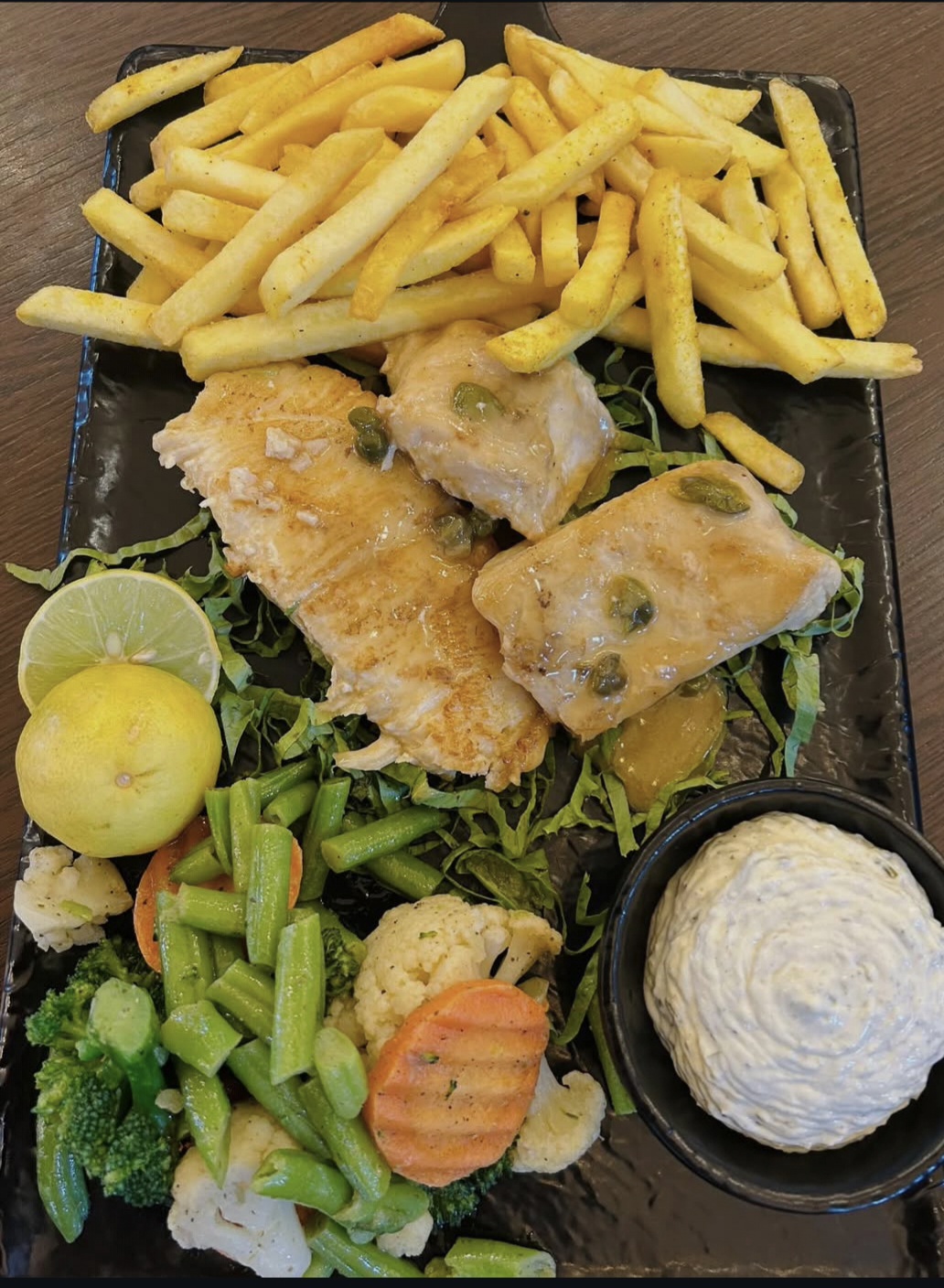 L' Avenue restaurant photo 3