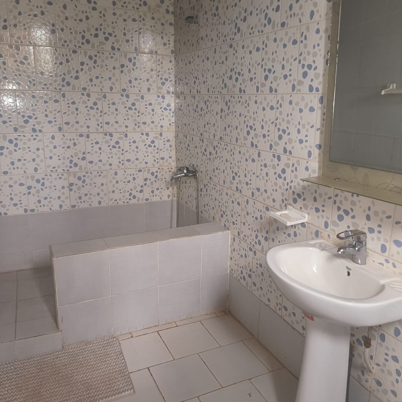 Duplex meublé tout confort avec piscine au centre-ville de Bangui photo 5