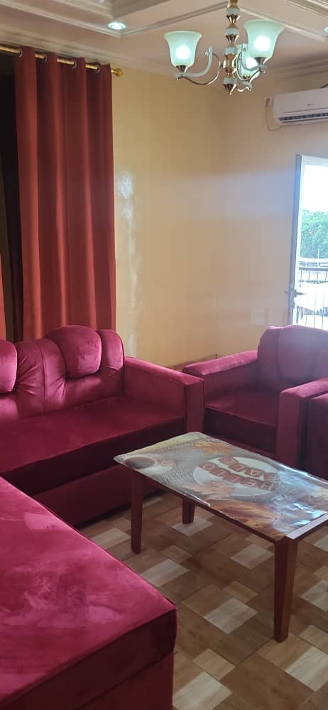 Magnifique appartement meublé 2 chambres avec balcon et vue dégagée à Bangui photo 2