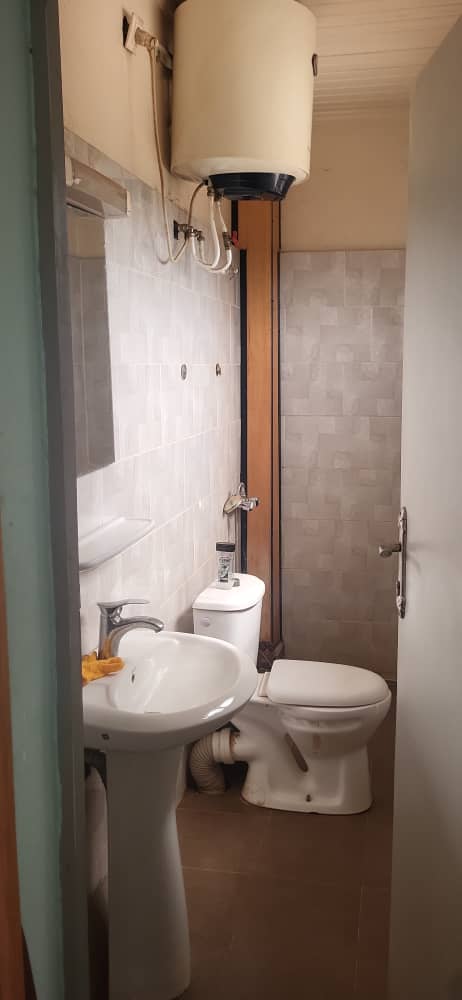 Appartement 2 Chambres Sécurisé à Bangui – Confort Moderne & Séjour Tout Équipé Descriptif SEO photo 3