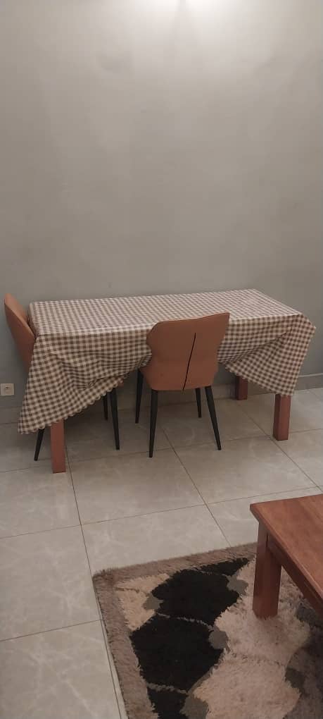 Installez-vous dans cet agréable appartement meublé de 2 chambres à Sica 2 – Bangui. Offrez-vous un séjour confortable dans un logement fonctionnel, accueillant et prêt à vivre. Que vous soyez en déplacement professionnel, en visite familiale ou en vacanc photo 19