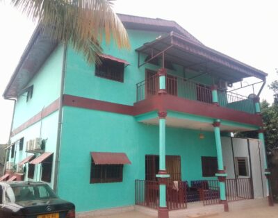 Location villa meublée 8 chambres à Bangui – Grande capacité idéale ONG et entreprises