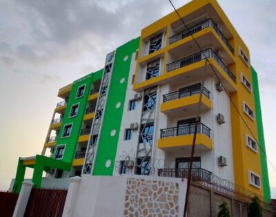 Appartement meublé moderne 2 chambres à louer à Bangui avec balcon et climatisation