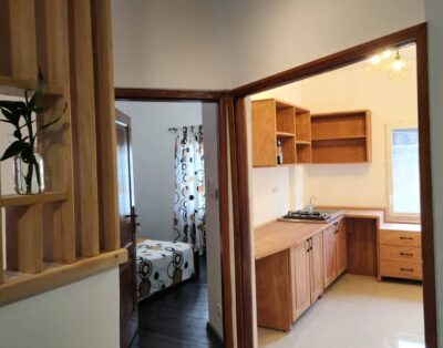 Grande maison de 8 chambres à Bangui – 4 appartements équipés avec salon et cuisine